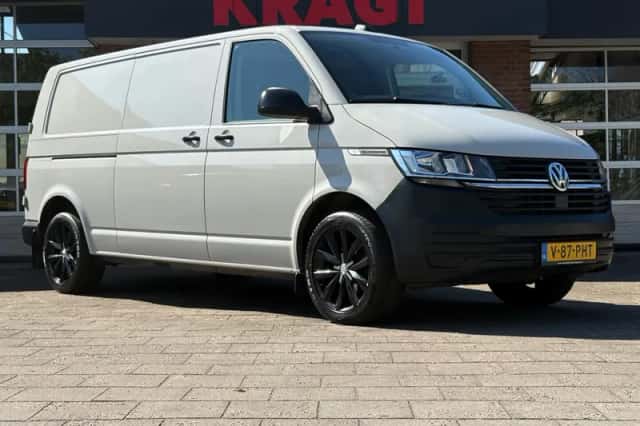 Volkswagen Transporter (2024) thumbnail 2