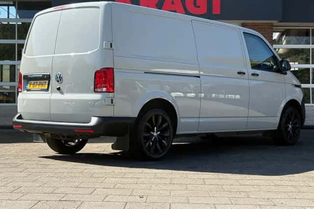 Volkswagen Transporter (2024) thumbnail 4