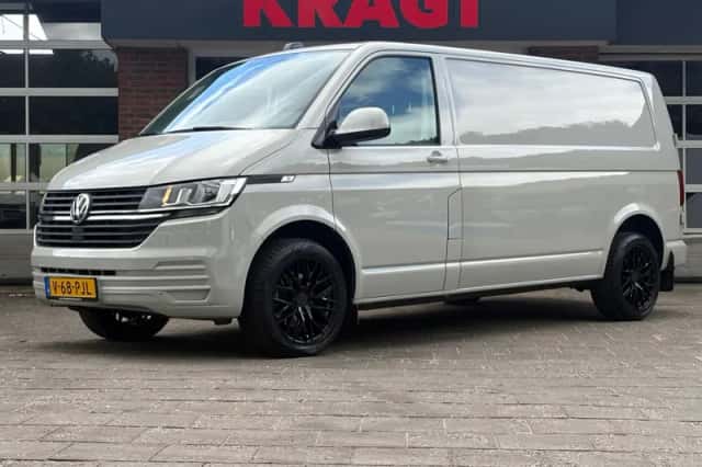 Volkswagen Transporter (2024) thumbnail 1