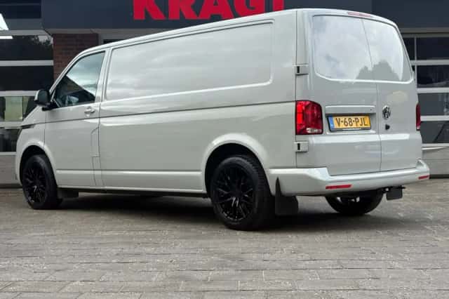 Volkswagen Transporter (2024) thumbnail 5