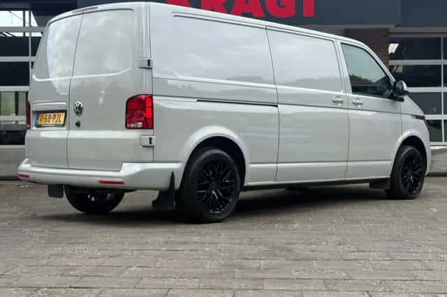 Volkswagen Transporter (2024) thumbnail 6