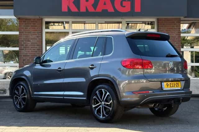 Volkswagen Tiguan (2015) thumbnail 3