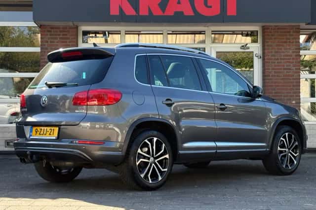 Volkswagen Tiguan (2015) thumbnail 4