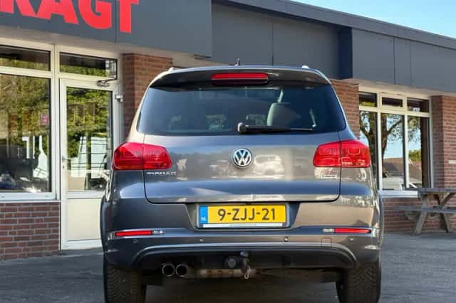 Volkswagen Tiguan (2015) thumbnail 5