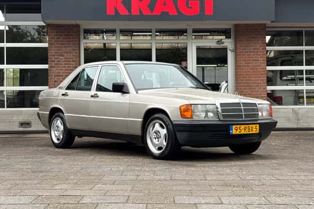 Mercedes-Benz 190-Serie (1985) thumbnail 2