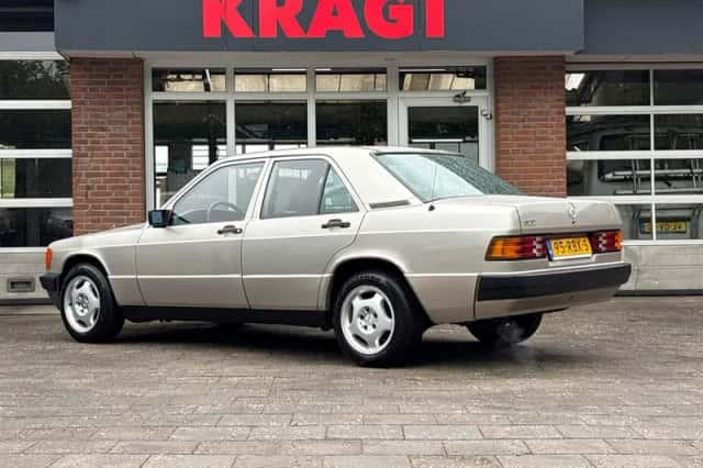 Mercedes-Benz 190-Serie (1985) thumbnail 3