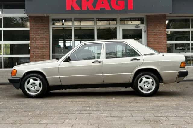 Mercedes-Benz 190-Serie (1985) thumbnail 6