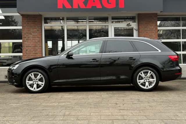 Audi A4 (2017) thumbnail 2