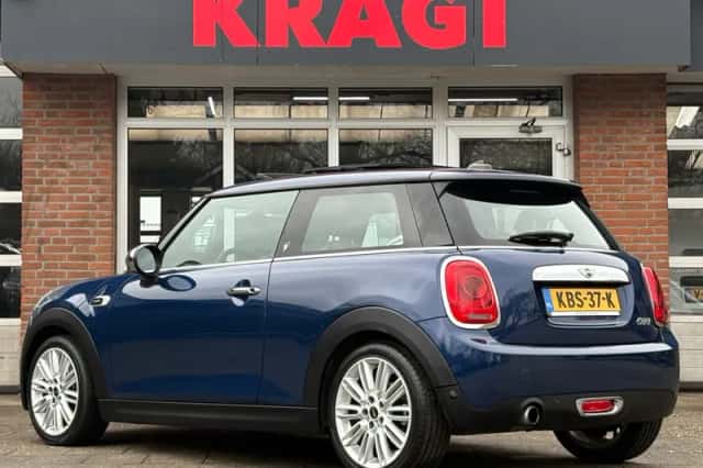 MINI Cooper (2018) thumbnail 3