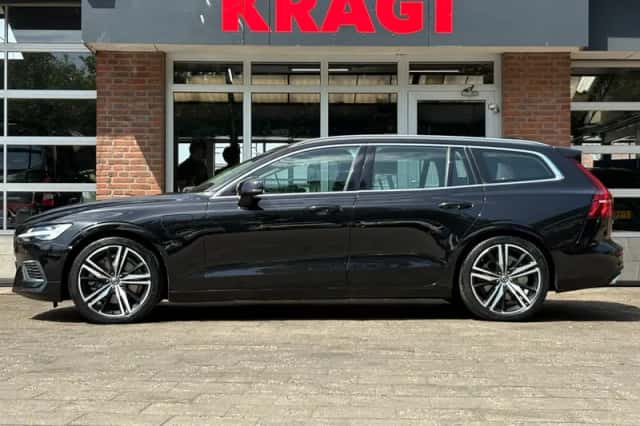 Volvo V60 (2021) thumbnail 3