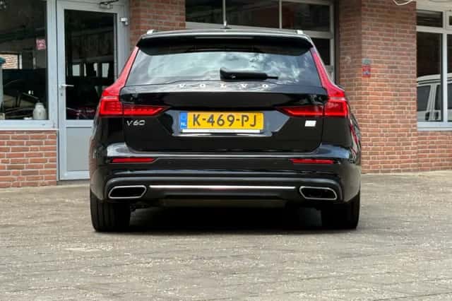 Volvo V60 (2021) thumbnail 4