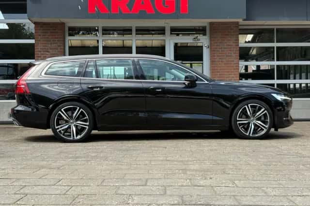 Volvo V60 (2021) thumbnail 5
