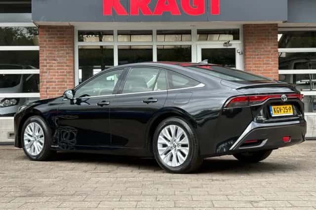 Toyota Mirai (2021) thumbnail 3