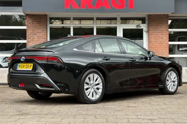 Toyota Mirai (2021) thumbnail 4