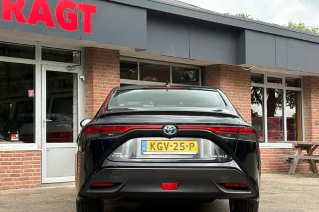 Toyota Mirai (2021) thumbnail 5