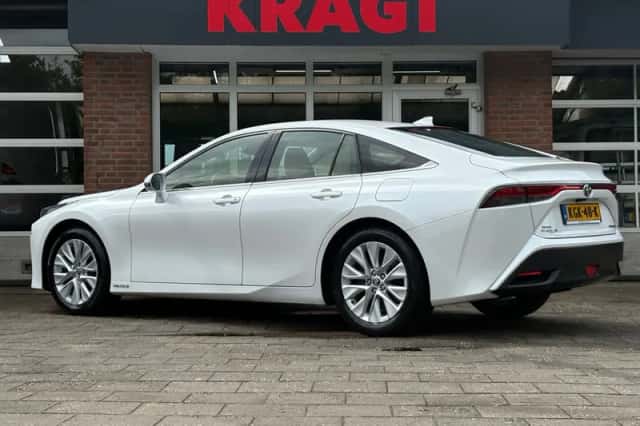 Toyota Mirai (2021) thumbnail 3
