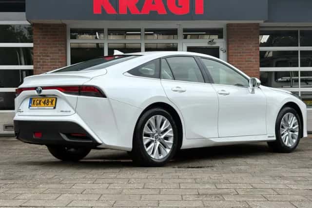 Toyota Mirai (2021) thumbnail 4
