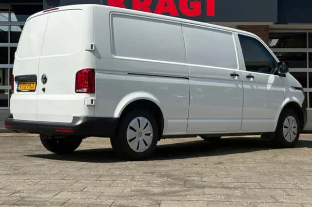 Volkswagen Transporter (2024) thumbnail 4