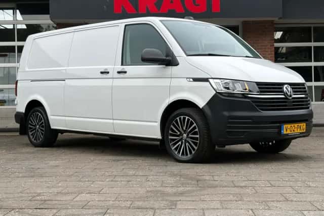 Volkswagen Transporter (2024) thumbnail 2