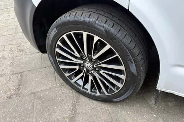 Volkswagen Transporter (2024) thumbnail 3
