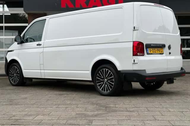 Volkswagen Transporter (2024) thumbnail 4