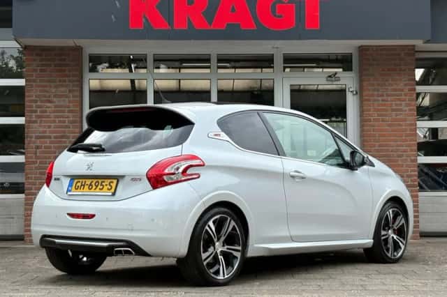 Peugeot 208 (2015) thumbnail 4