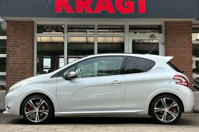 Peugeot 208 (2015) thumbnail 5