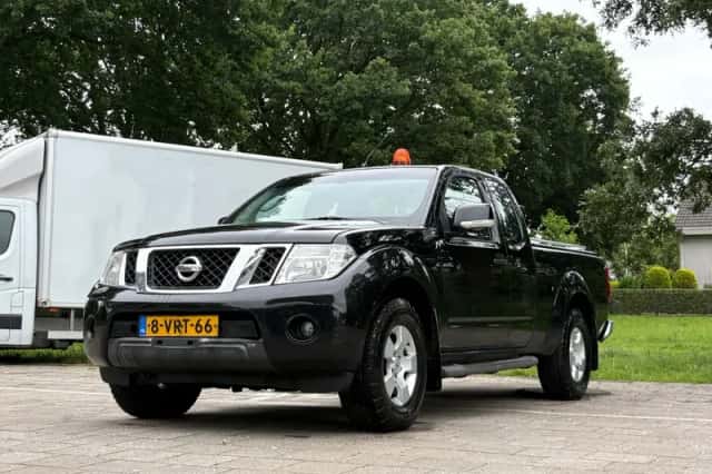 Nissan Navara (2011) thumbnail 1