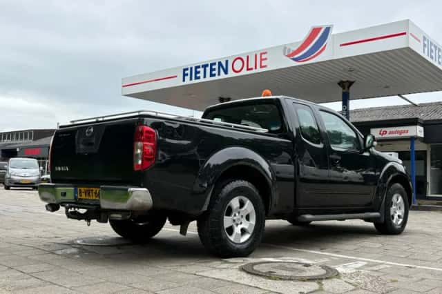 Nissan Navara (2011) thumbnail 4