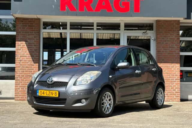 Toyota Yaris (2010) thumbnail 1