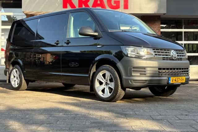 Volkswagen Transporter (2016) thumbnail 2