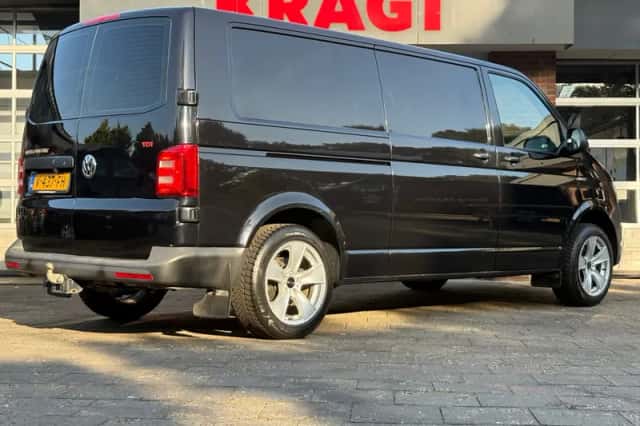 Volkswagen Transporter (2016) thumbnail 4
