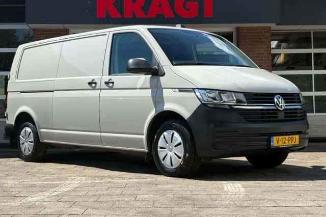 Volkswagen Transporter (2024) thumbnail 2