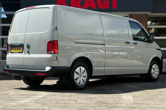 Volkswagen Transporter (2024) thumbnail 4