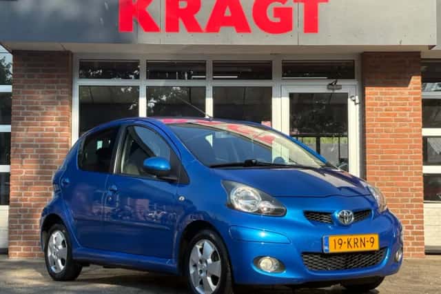 Toyota Aygo (2010) thumbnail 2
