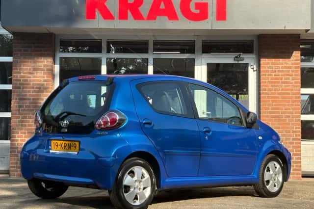 Toyota Aygo (2010) thumbnail 4