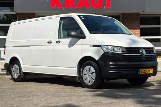 Volkswagen Transporter (2024) thumbnail 2