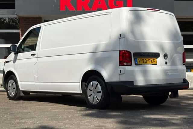 Volkswagen Transporter (2024) thumbnail 3