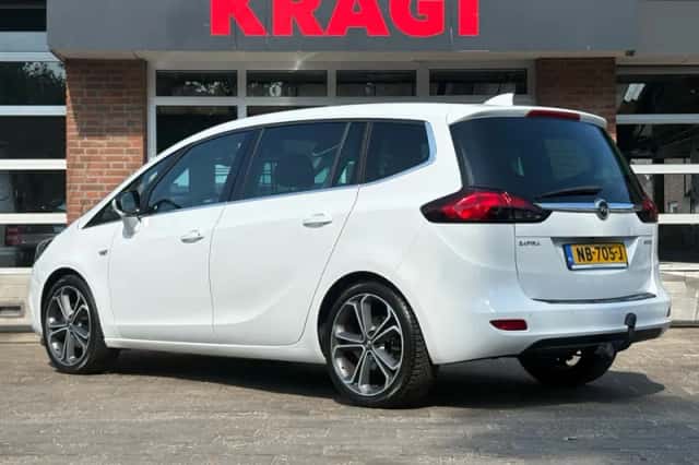 Opel Zafira (2017) thumbnail 3