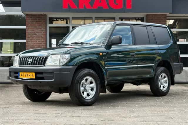 Toyota Land Cruiser (2001) thumbnail 1