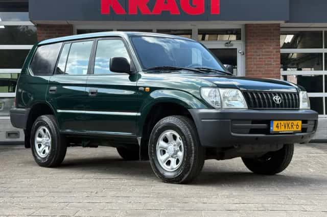 Toyota Land Cruiser (2001) thumbnail 2