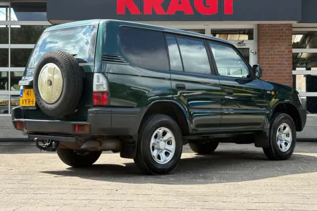 Toyota Land Cruiser (2001) thumbnail 4