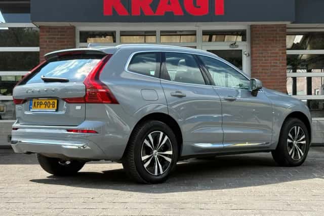 Volvo XC60 (2023) thumbnail 4