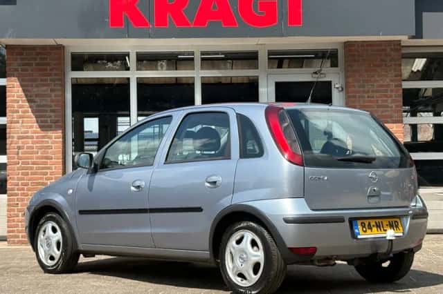 Opel Corsa (2003) thumbnail 3