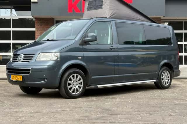 Volkswagen Transporter (2009) thumbnail 2