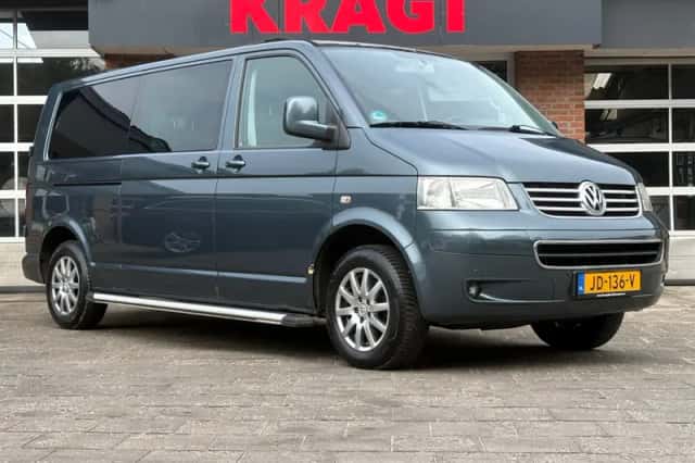 Volkswagen Transporter (2009) thumbnail 3
