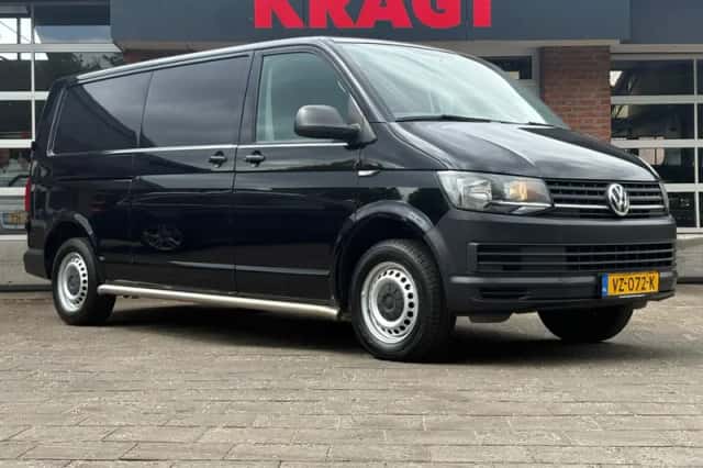 Volkswagen Transporter (2016) thumbnail 2
