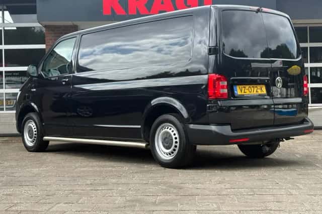 Volkswagen Transporter (2016) thumbnail 3