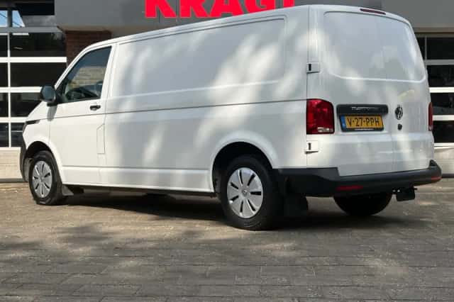 Volkswagen Transporter (2024) thumbnail 3