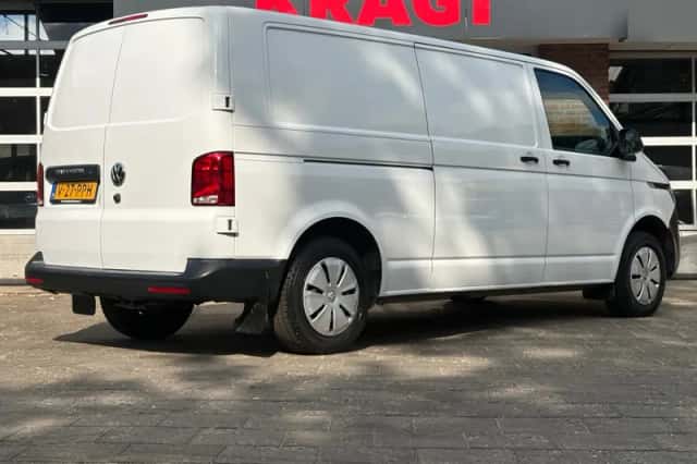 Volkswagen Transporter (2024) thumbnail 4